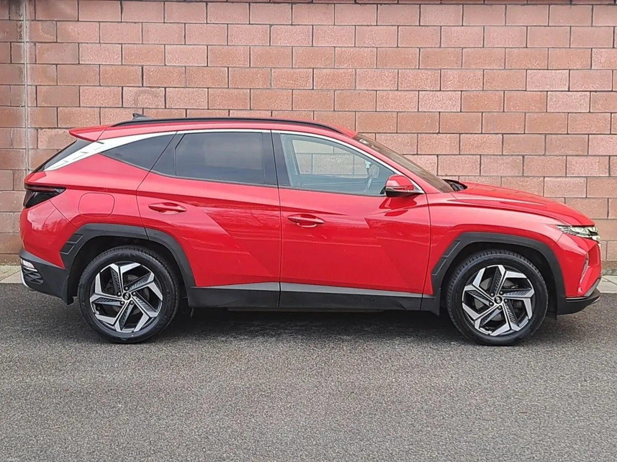 Hyundai Tucson 4 Wheel Drive Executive Plus Plug i - Image 4