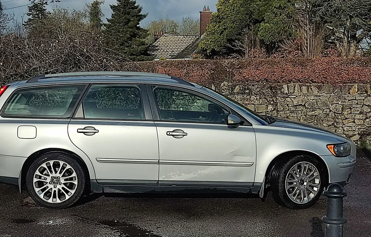 Volvo V50 2005 - Image 2