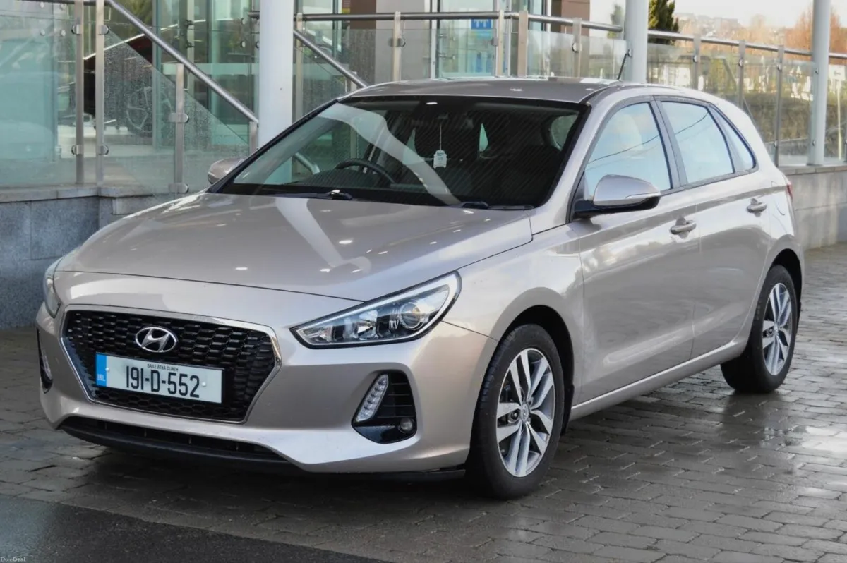 Hyundai i30 Petrol Deluxe 1.4, Low Mileage - Image 4