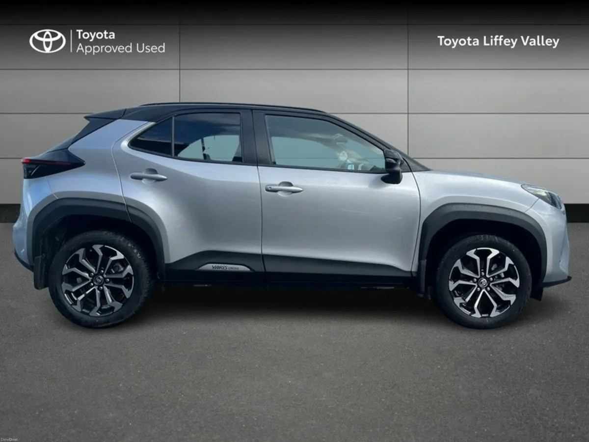 Toyota Yaris Cross LUNA SPORT BI-TONE - Image 3