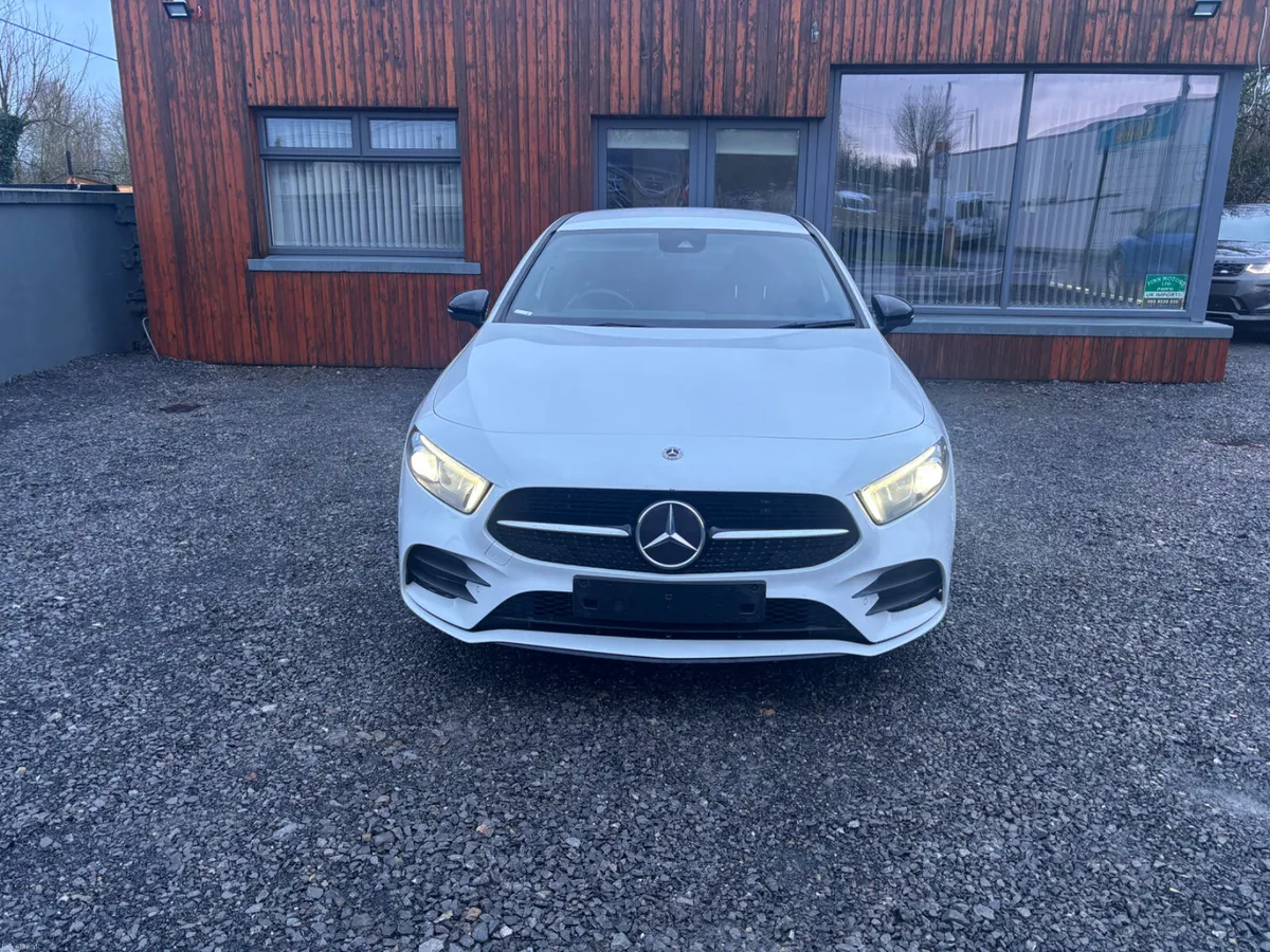 Mercedes-Benz AMG 2022 NIGHT-EDITION BLACK PACK - Image 2