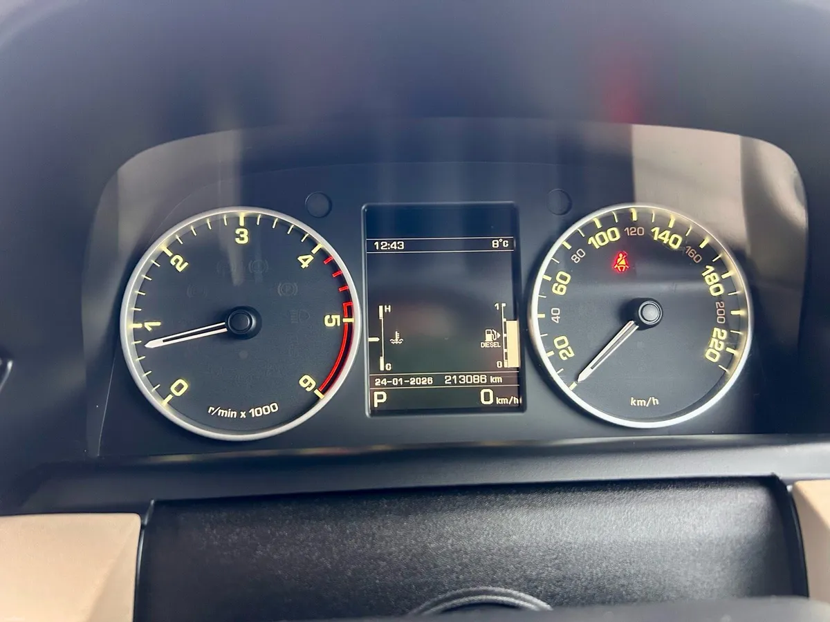 Landrover discovery 4 5 seat crewcab - Image 4