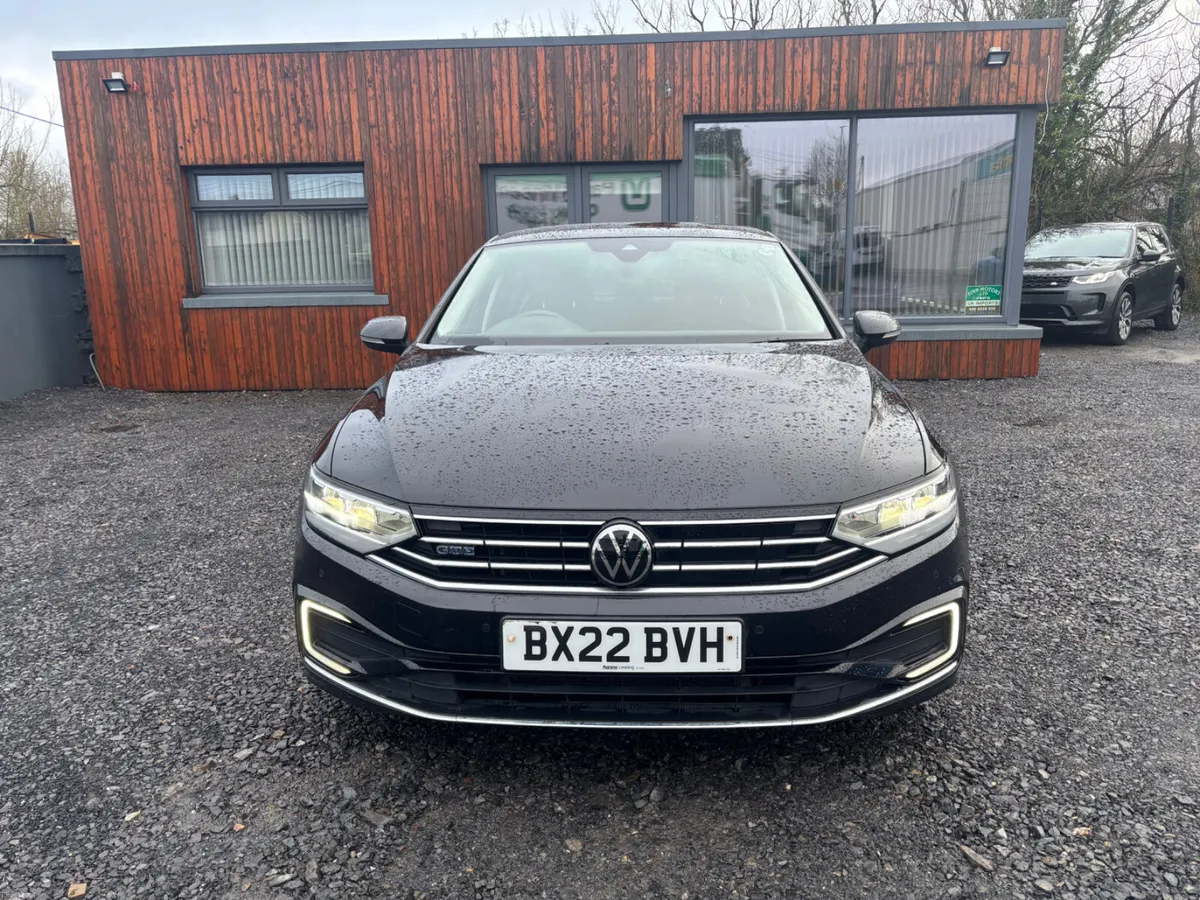 2022 Volkswagen Passat GTE - Image 4