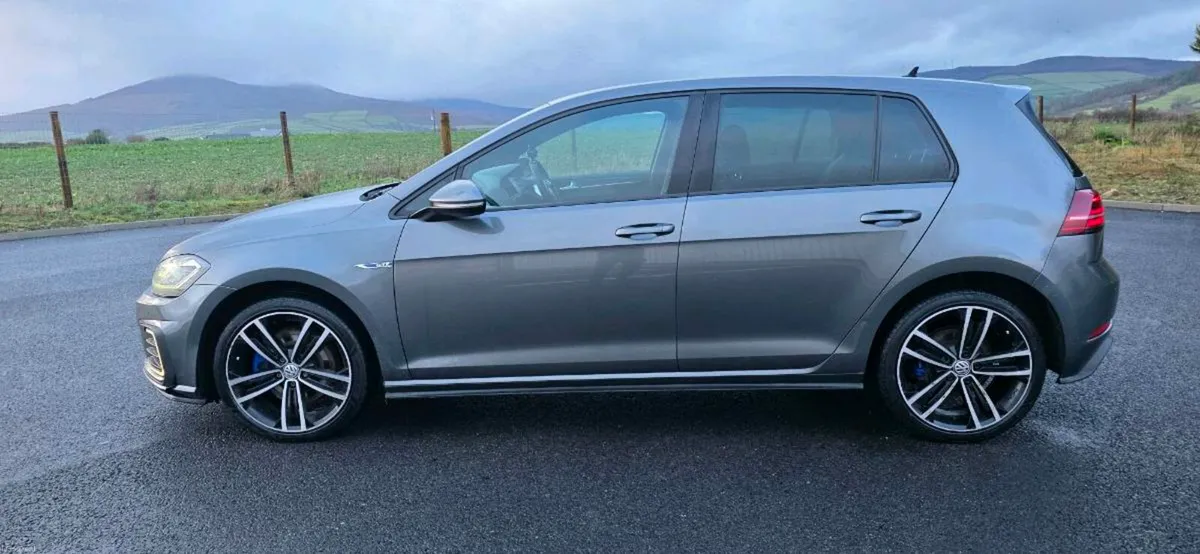 2017 VOLKSWAGEN GOLF GTE - Image 1