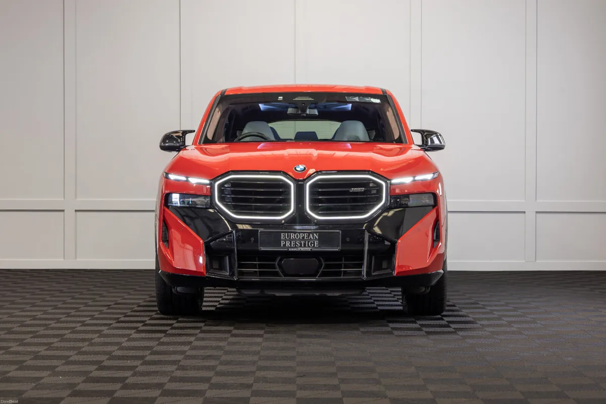 242 BMW XM 50e - Image 2