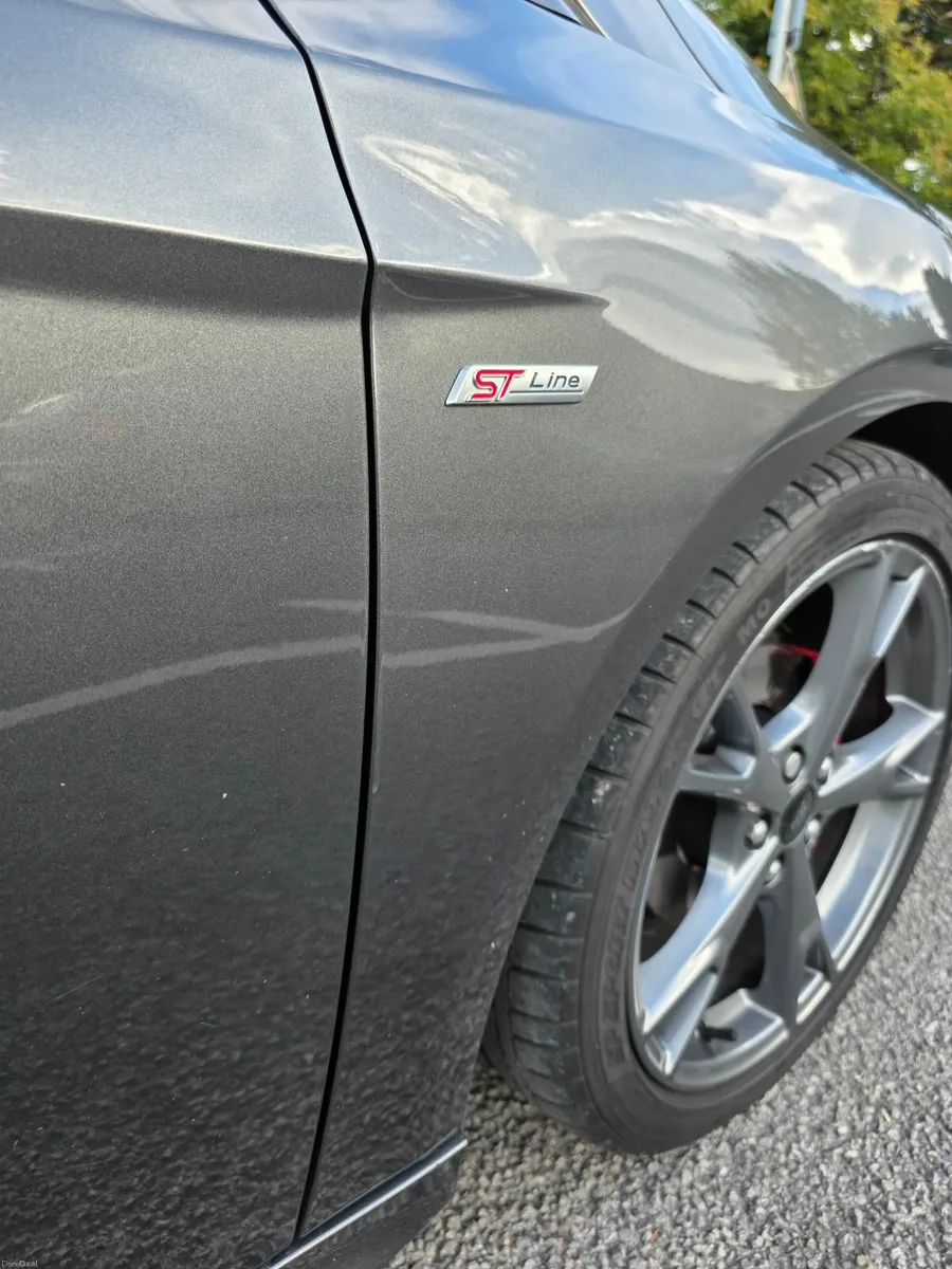 Ford Focus 2018 - Image 2