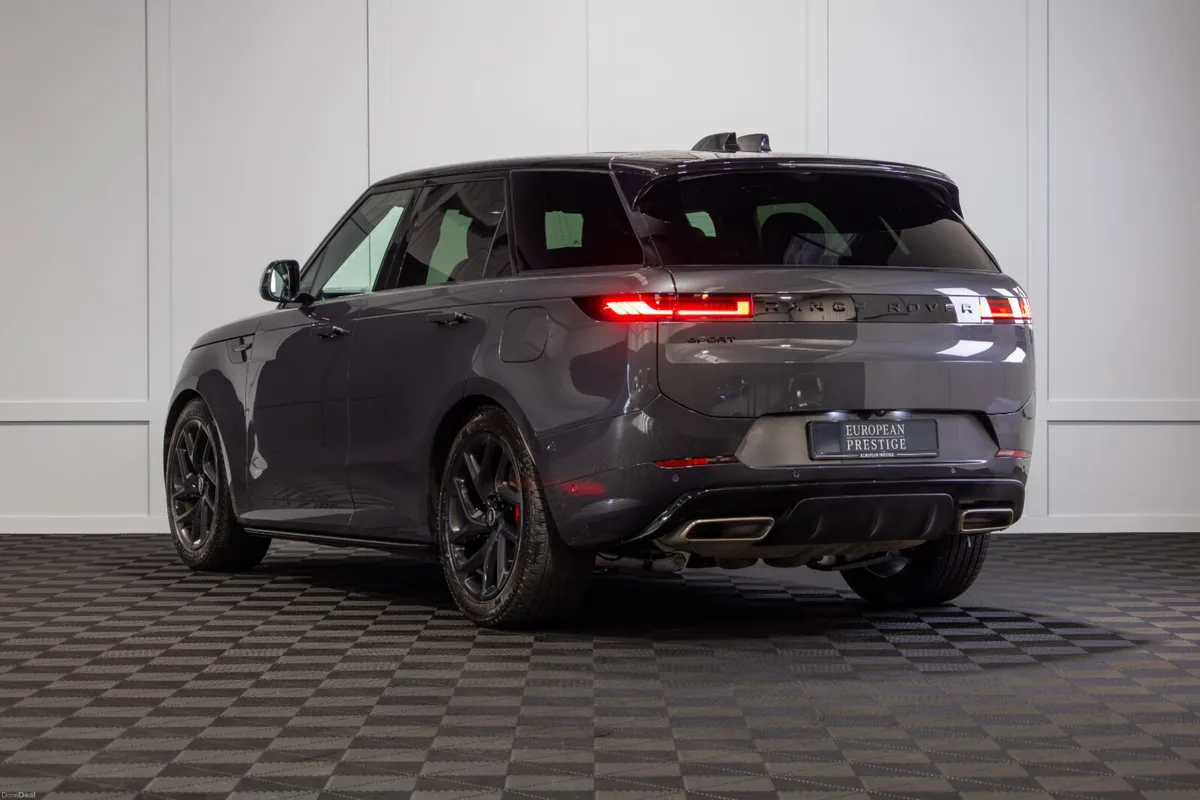 2026 Range Rover Sport P460e Dynamic SE - Image 4