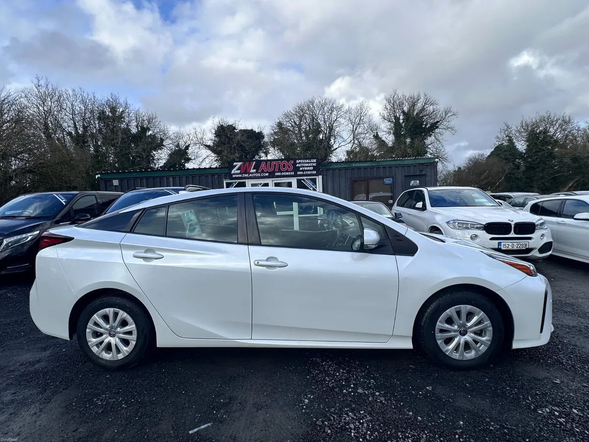 21 Toyota Prius PushStart - Image 5