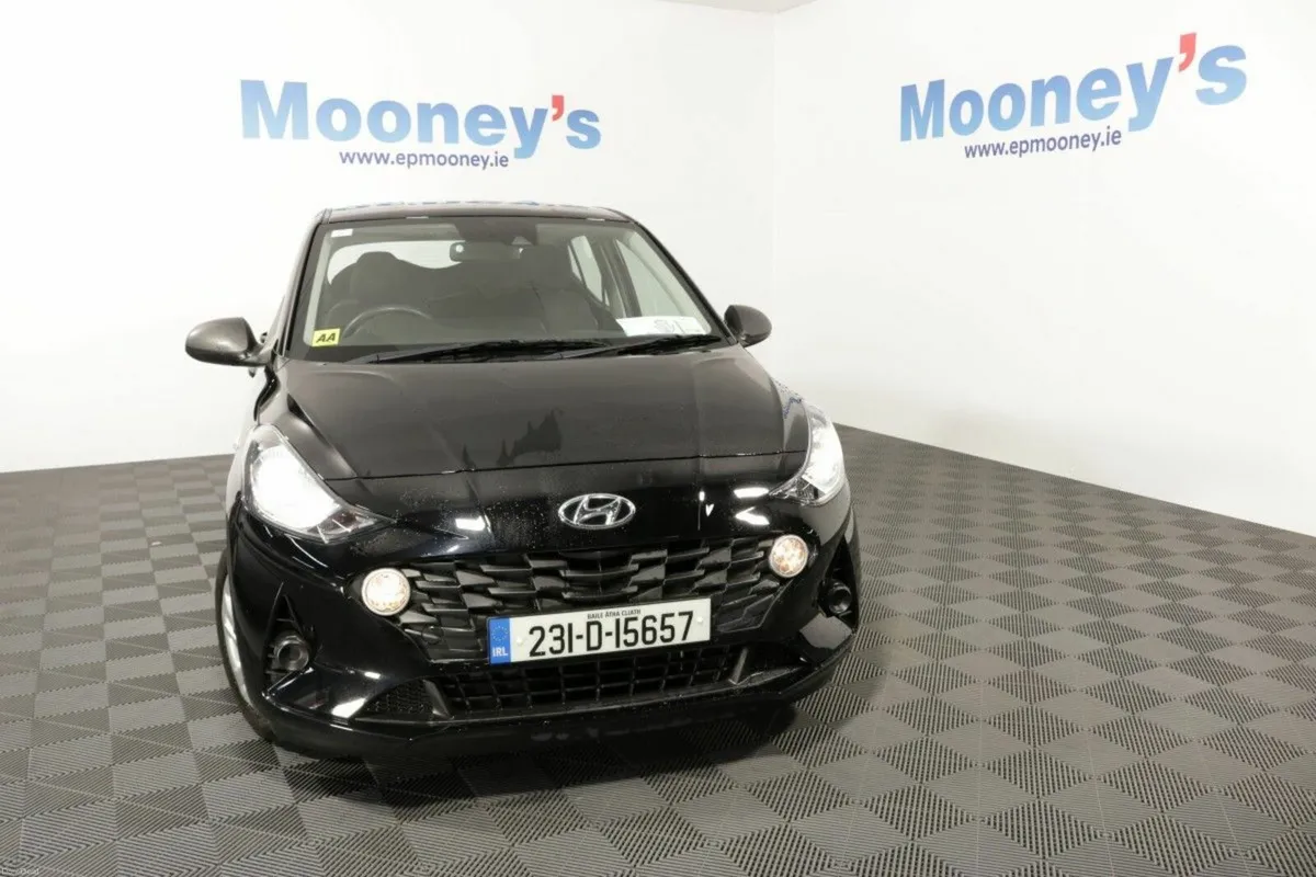 Hyundai i10 CLASSIC 1.0L PETROL HATCHBACK HERE AT - Image 2