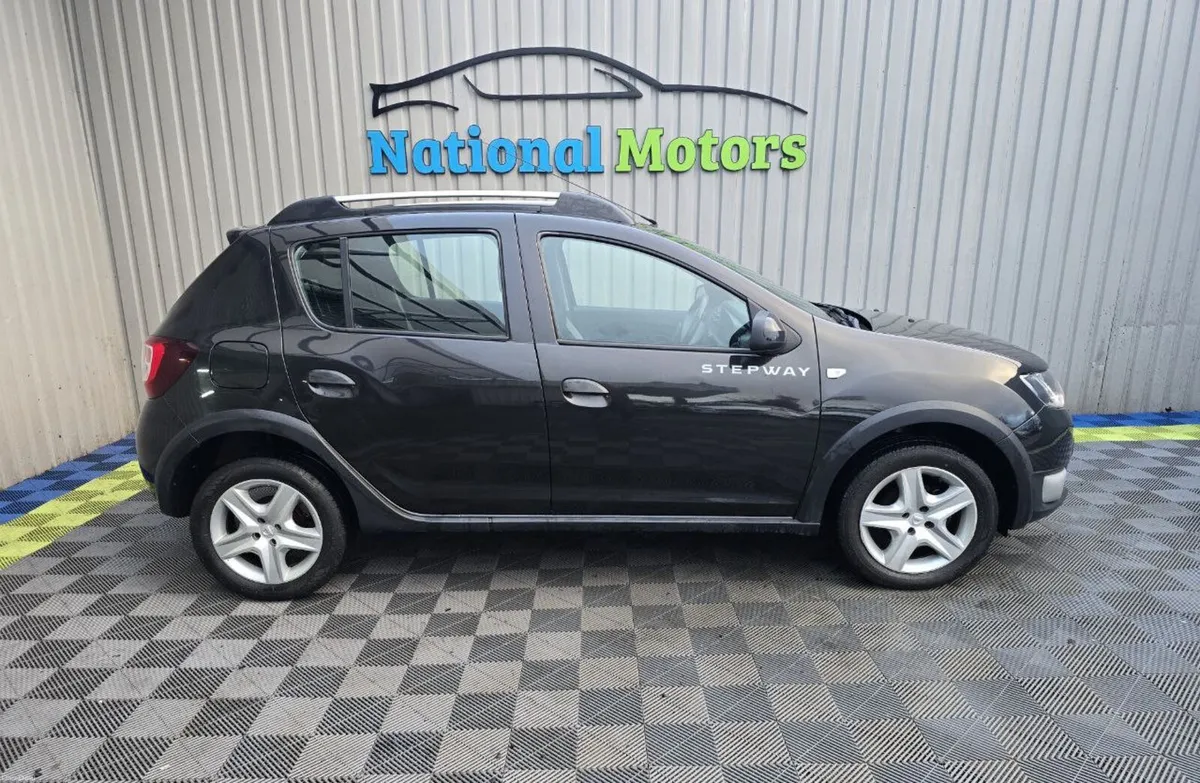 2015 Dacia Sandero Stepway 0.9 Petro TCe SIGNATURE - Image 2