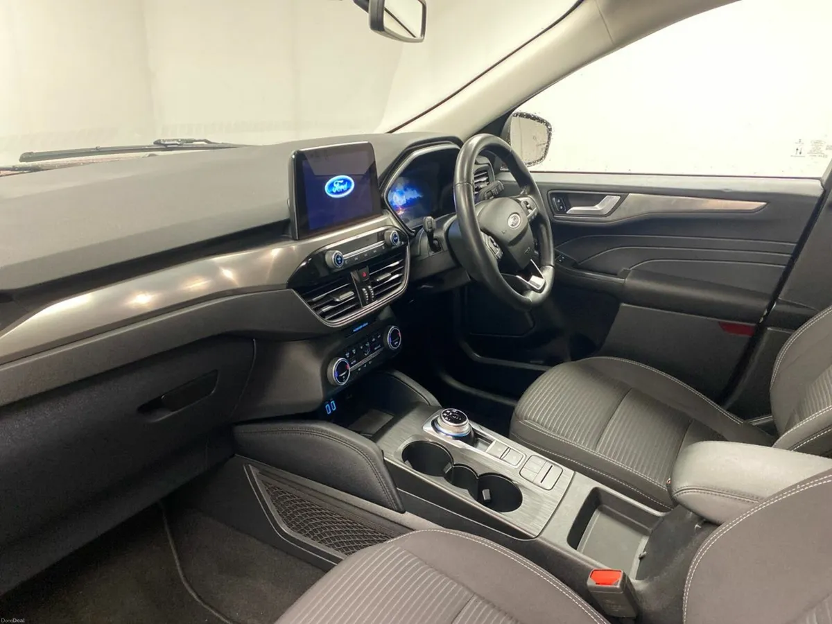 Ford Kuga PHEV 225PS Titanium Auto - Image 3