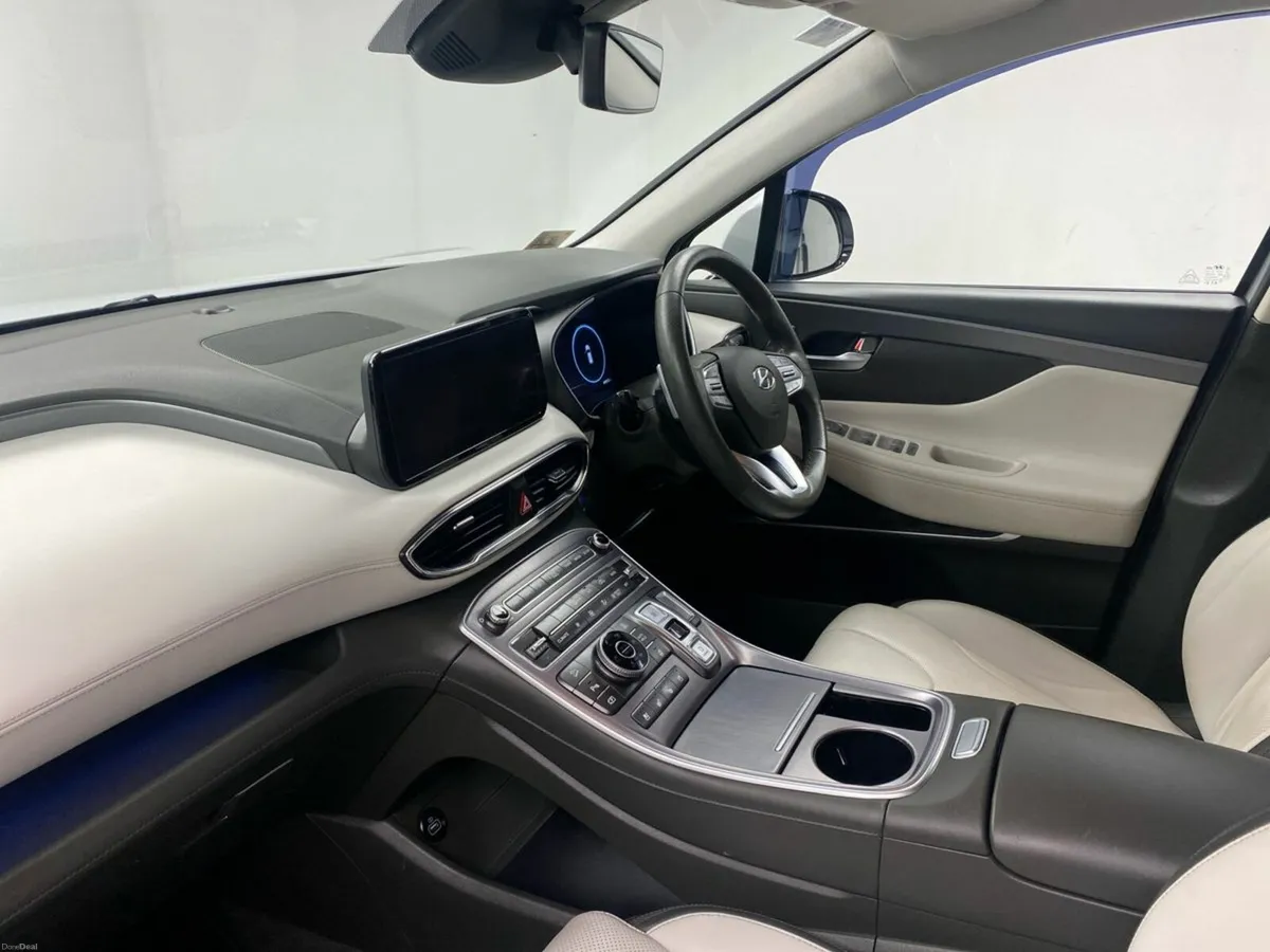 Hyundai Santa Fe 1.6 PHEV 4WD Executive Plus Auto - Image 3