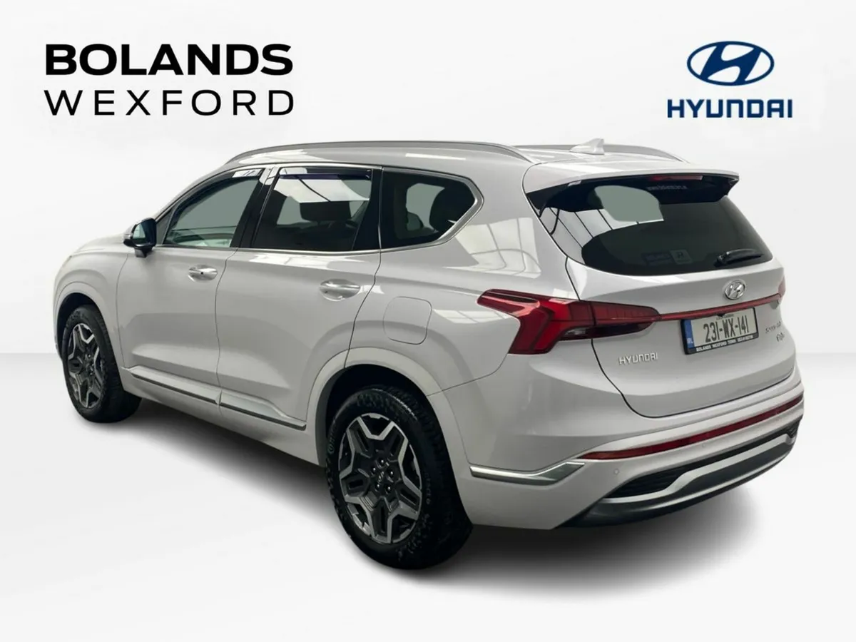 Hyundai Santa Fe 1.6 PHEV 4WD Executive Plus Auto - Image 4