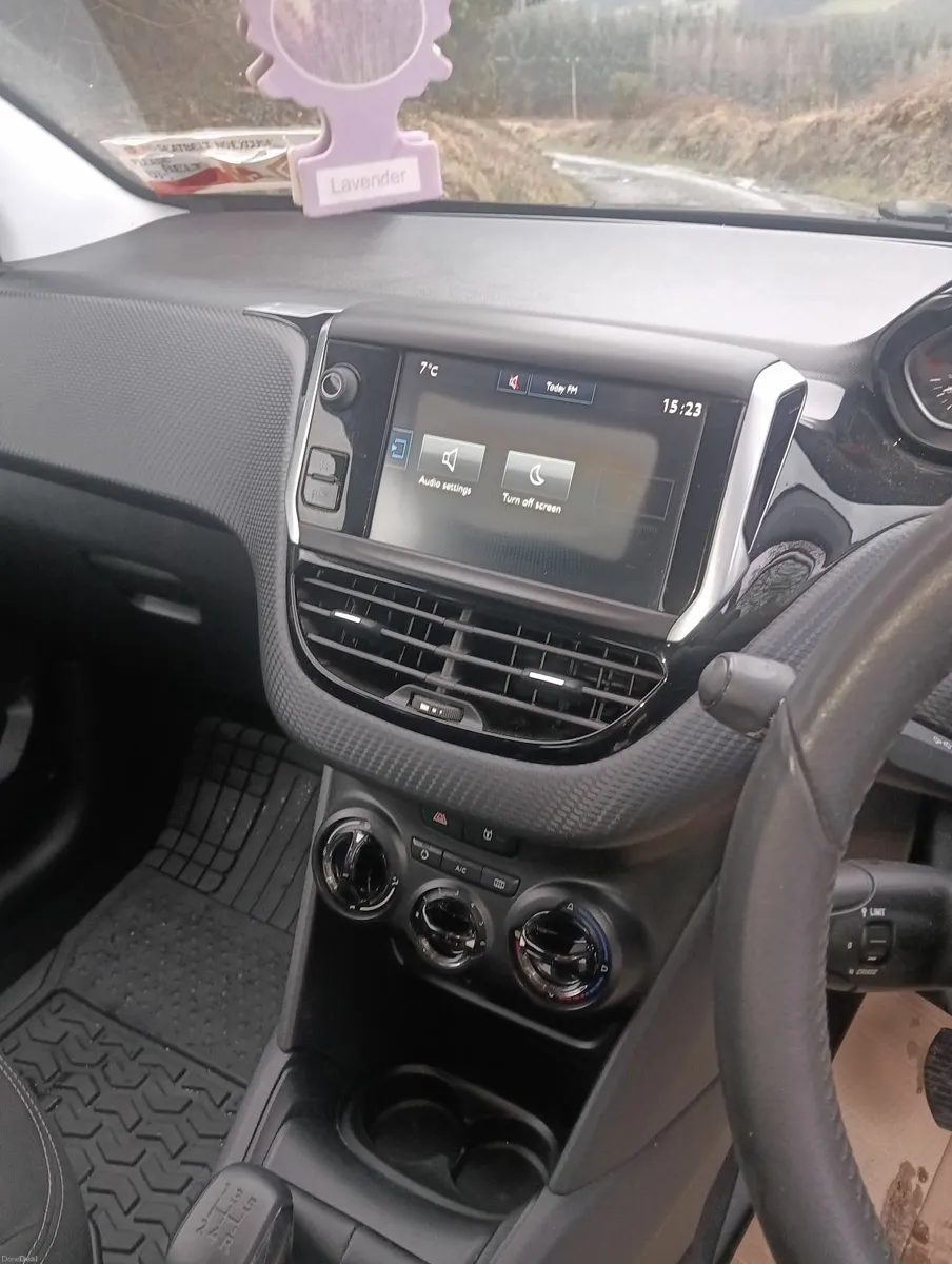 Peugeot 208 2015 - Image 3