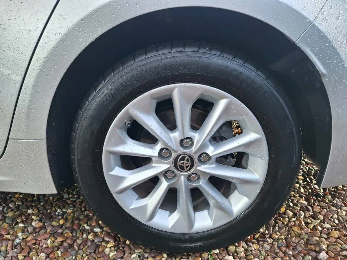 Toyota Corolla Hybrid Luna Automatic - Image 3