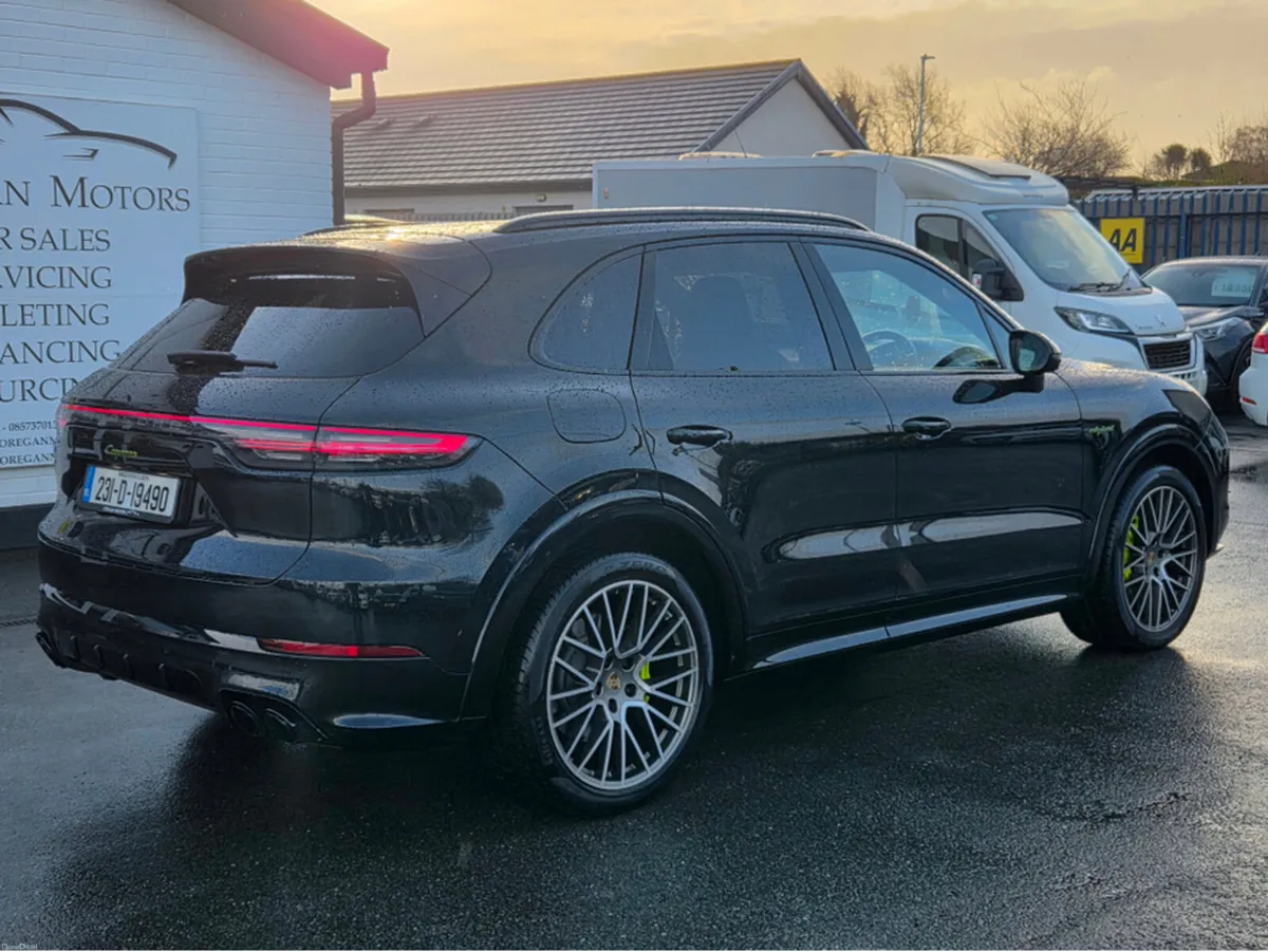 Porsche Cayenne **MASSIVE SPEC** PLATNIUM EDITION - Image 3