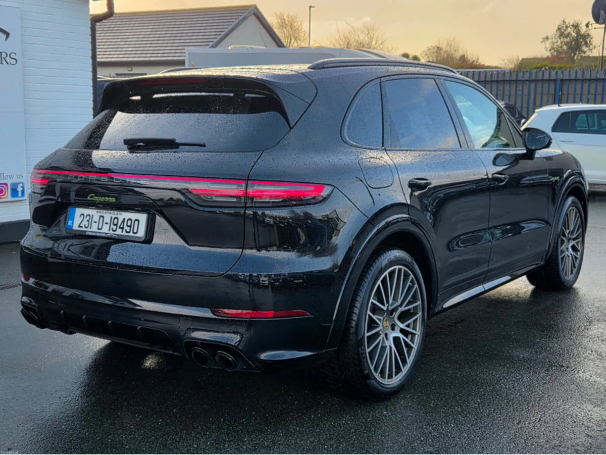 Porsche Cayenne **MASSIVE SPEC** PLATNIUM EDITION - Image 4