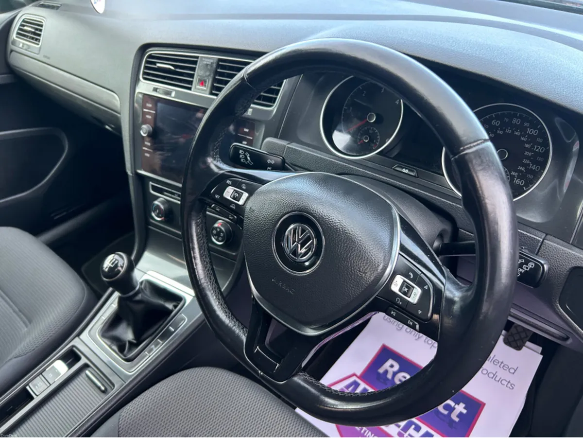 Volkswagen Golf 1.6 TDI SE NAV BLUEMOTION 115PS - Image 2
