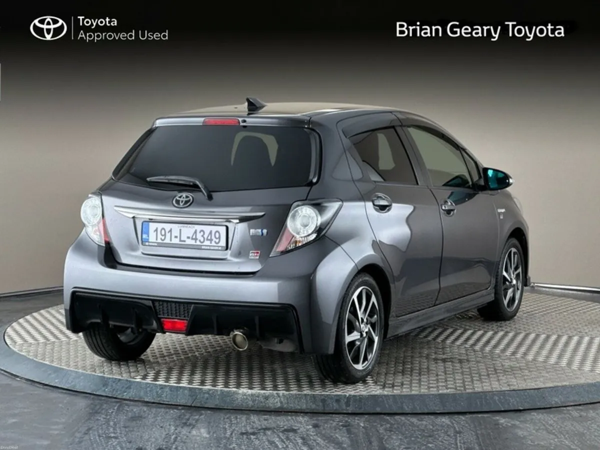 Toyota Yaris HYBRID GR SPORT - Image 2