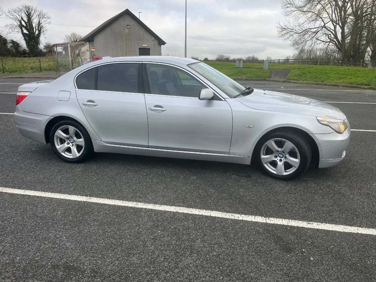 2010 BMW 5 Series - Image 2