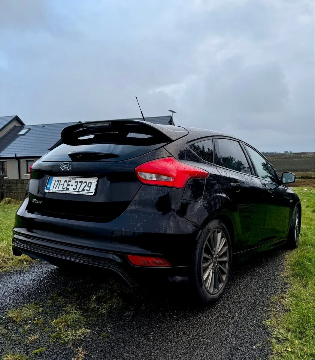 2017 Ford Focus ST Line 1.5 - Image 3