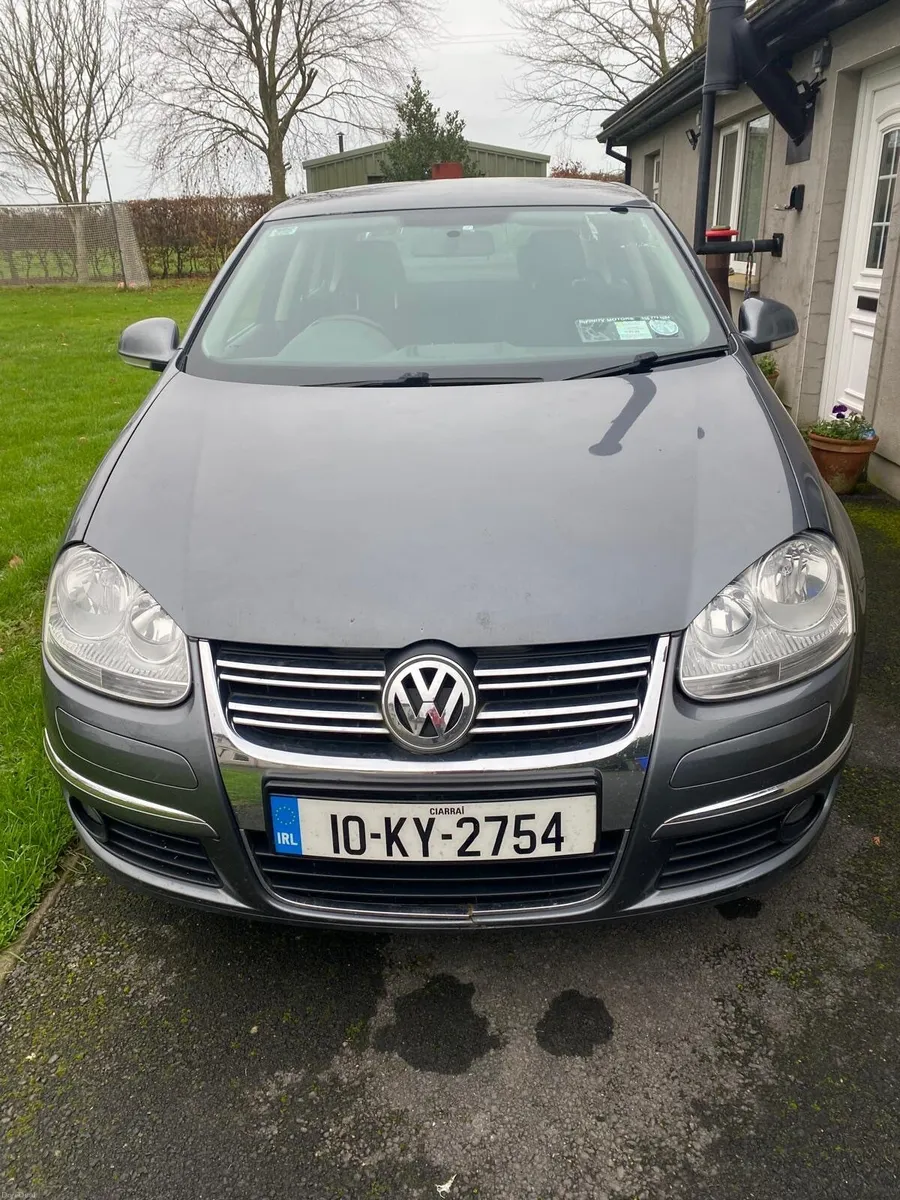 Volkswagen Jetta 2010 - Image 2
