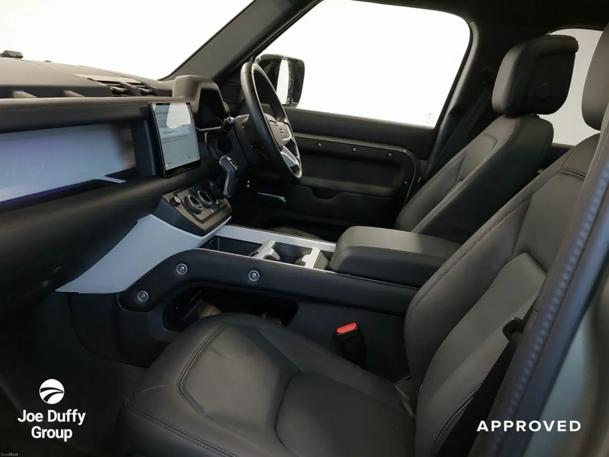 Land Rover Defender X-Dynamic HSE 2.0 PHEV - Image 4