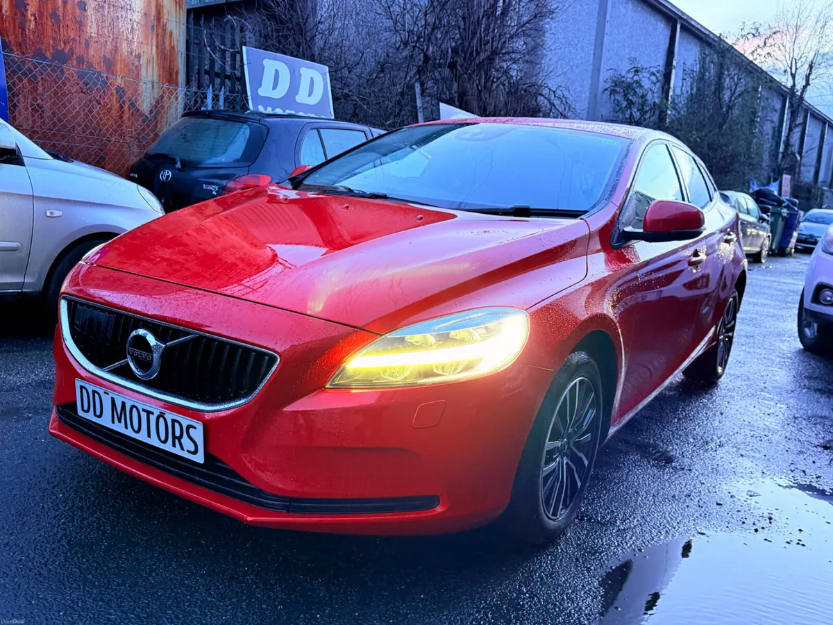 Volvo v40 1.5  2017 Automatic - Image 1