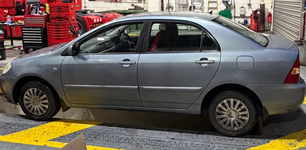 Toyota Corolla 2002 - Image 2