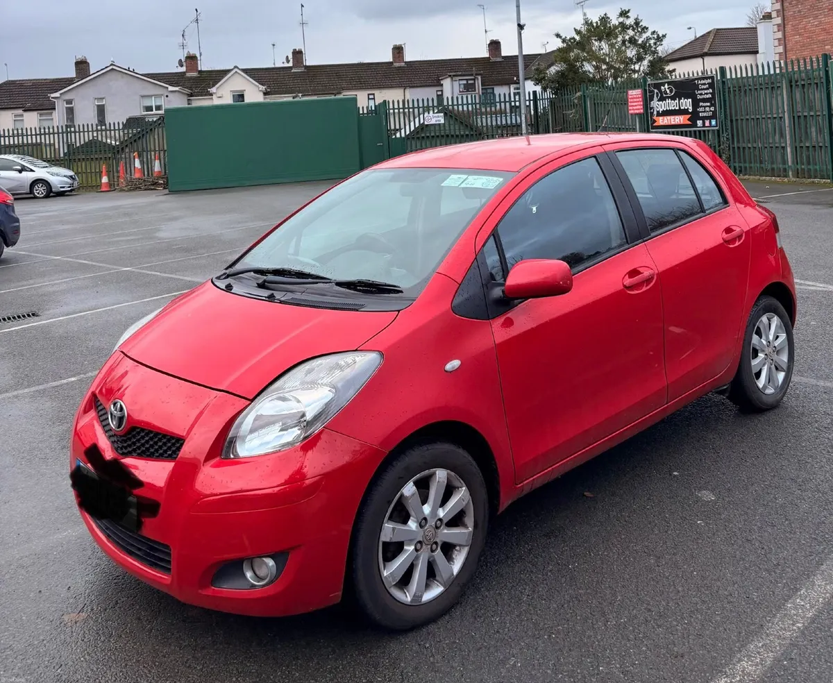 Toyota Yaris 2011 - Image 2