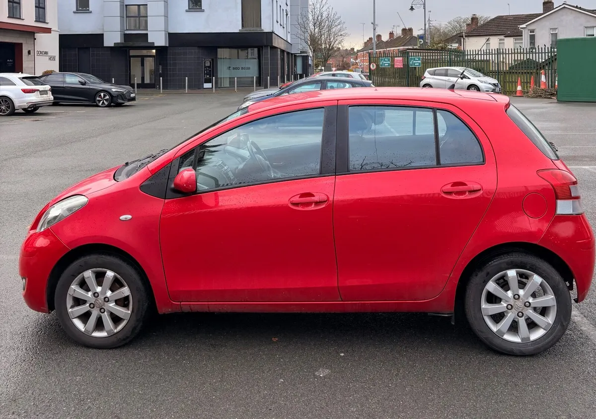 Toyota Yaris 2011 - Image 4