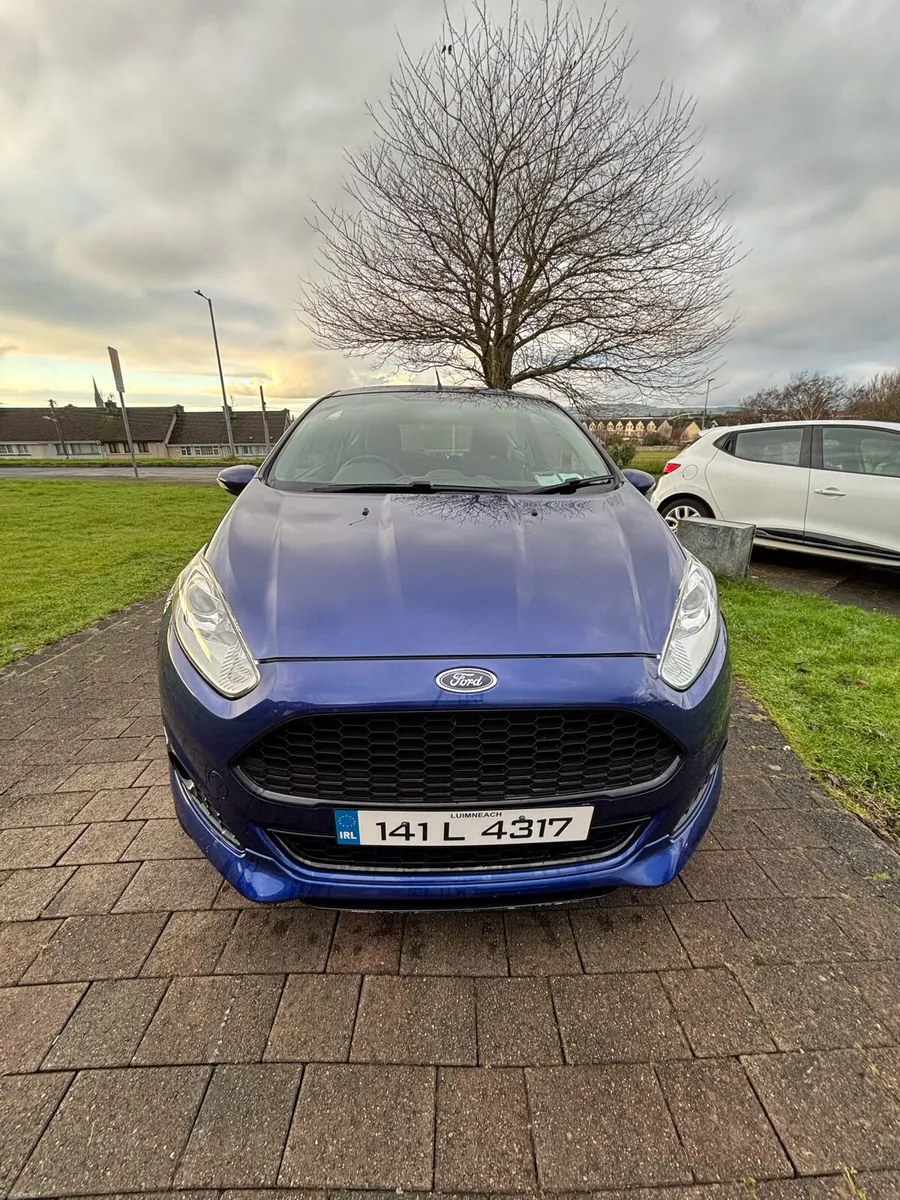 Blue Ford Fiesta Hatchback Ecoboost - Image 3