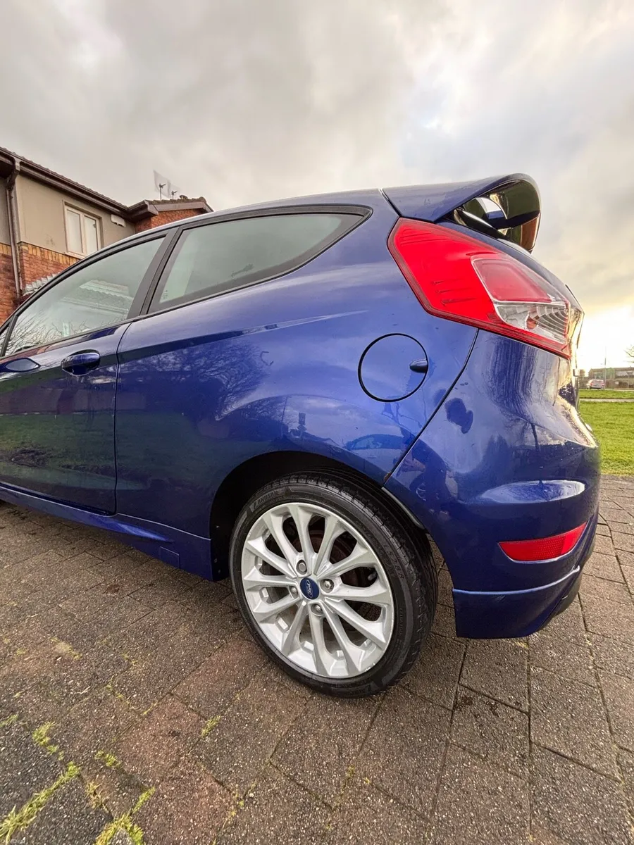 Blue Ford Fiesta Hatchback Ecoboost - Image 4
