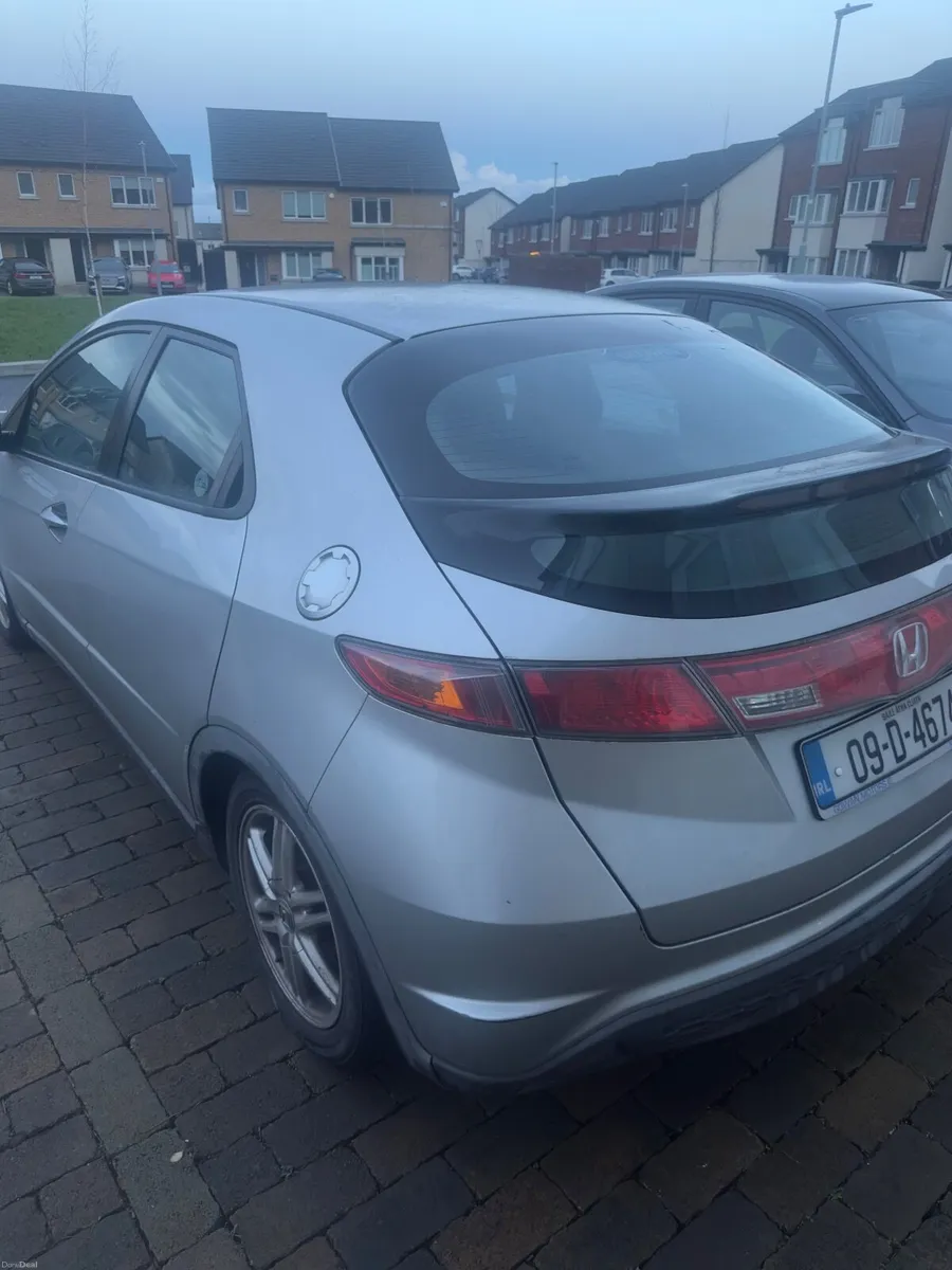 Honda Civic 2009 - Image 2