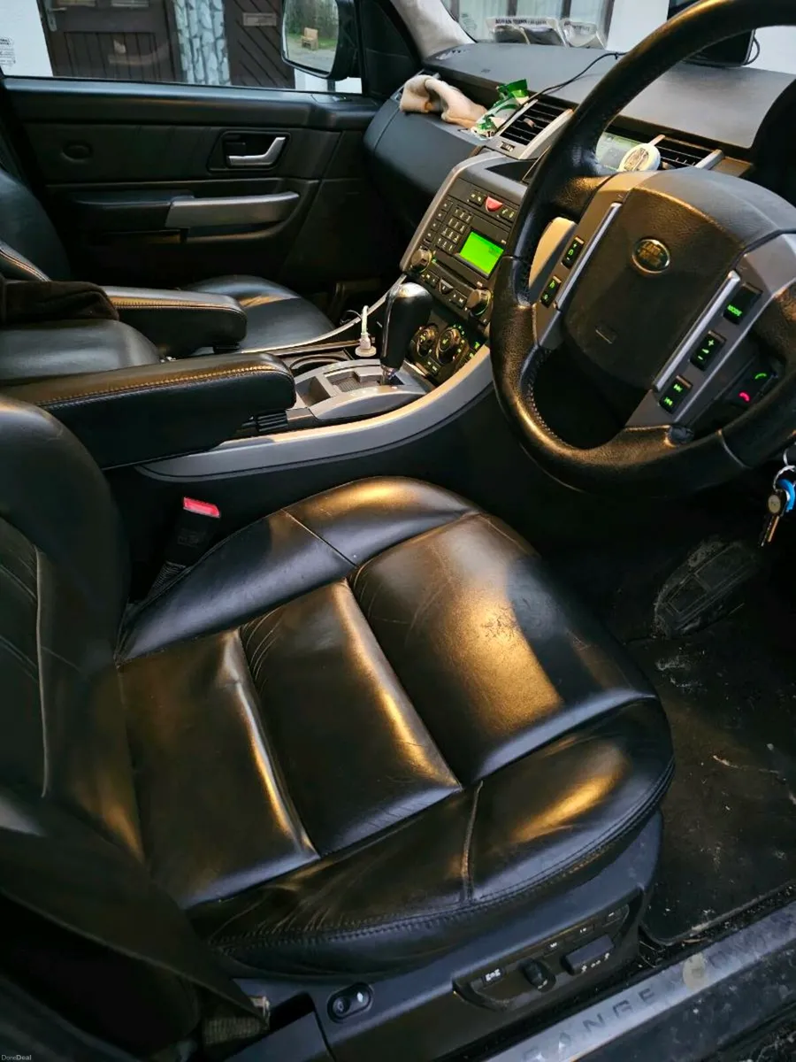 3.6L Rangerover sport, crew cab, Black interior. - Image 4