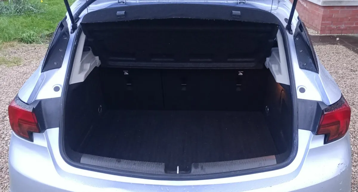 Opel Astra 2016 [1 owner] - Image 2