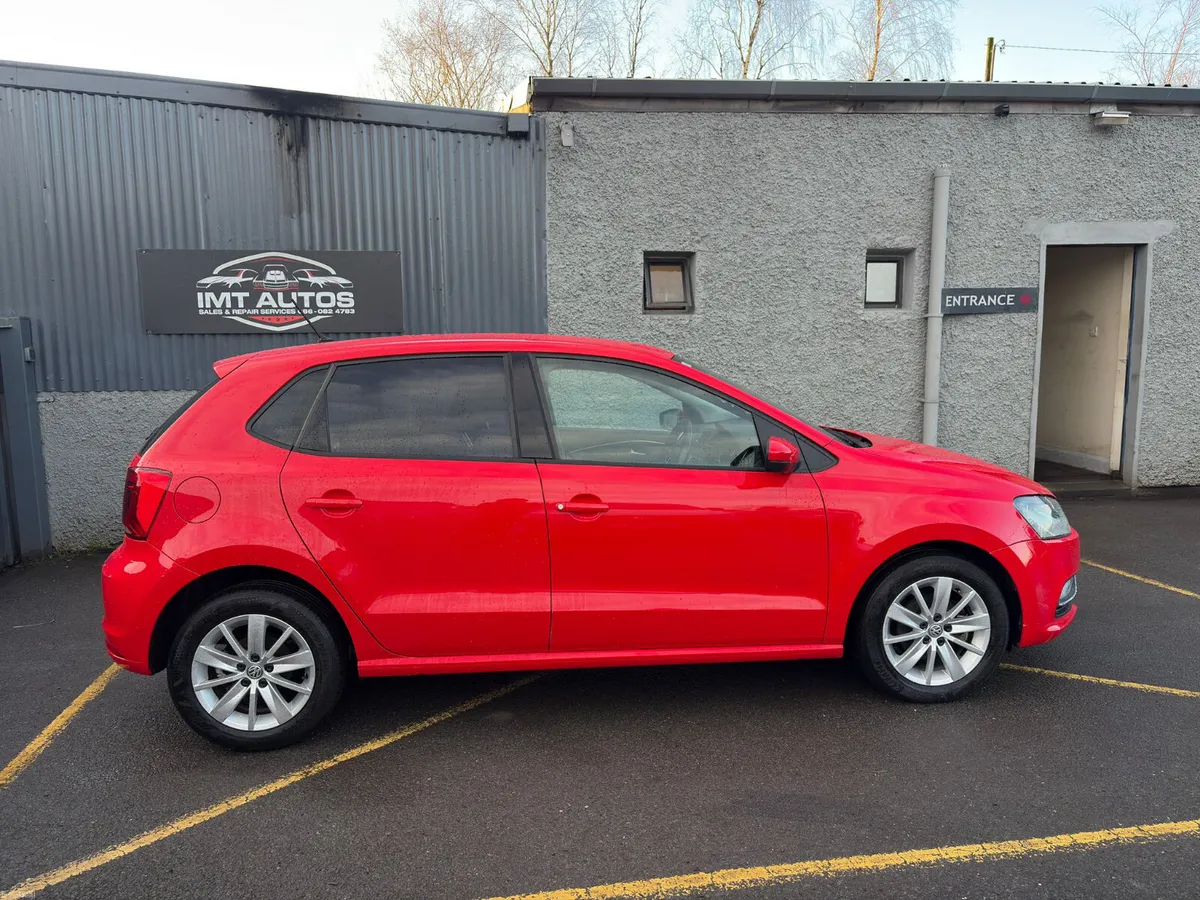 Volkswagen Polo 2015 - Image 2