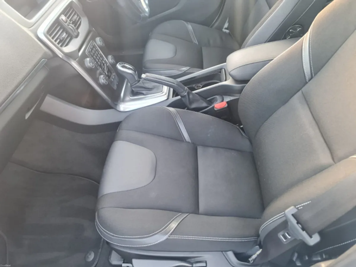 Volvo V40 1.6Petrol T4 SE Automatic  (3687) - Image 2
