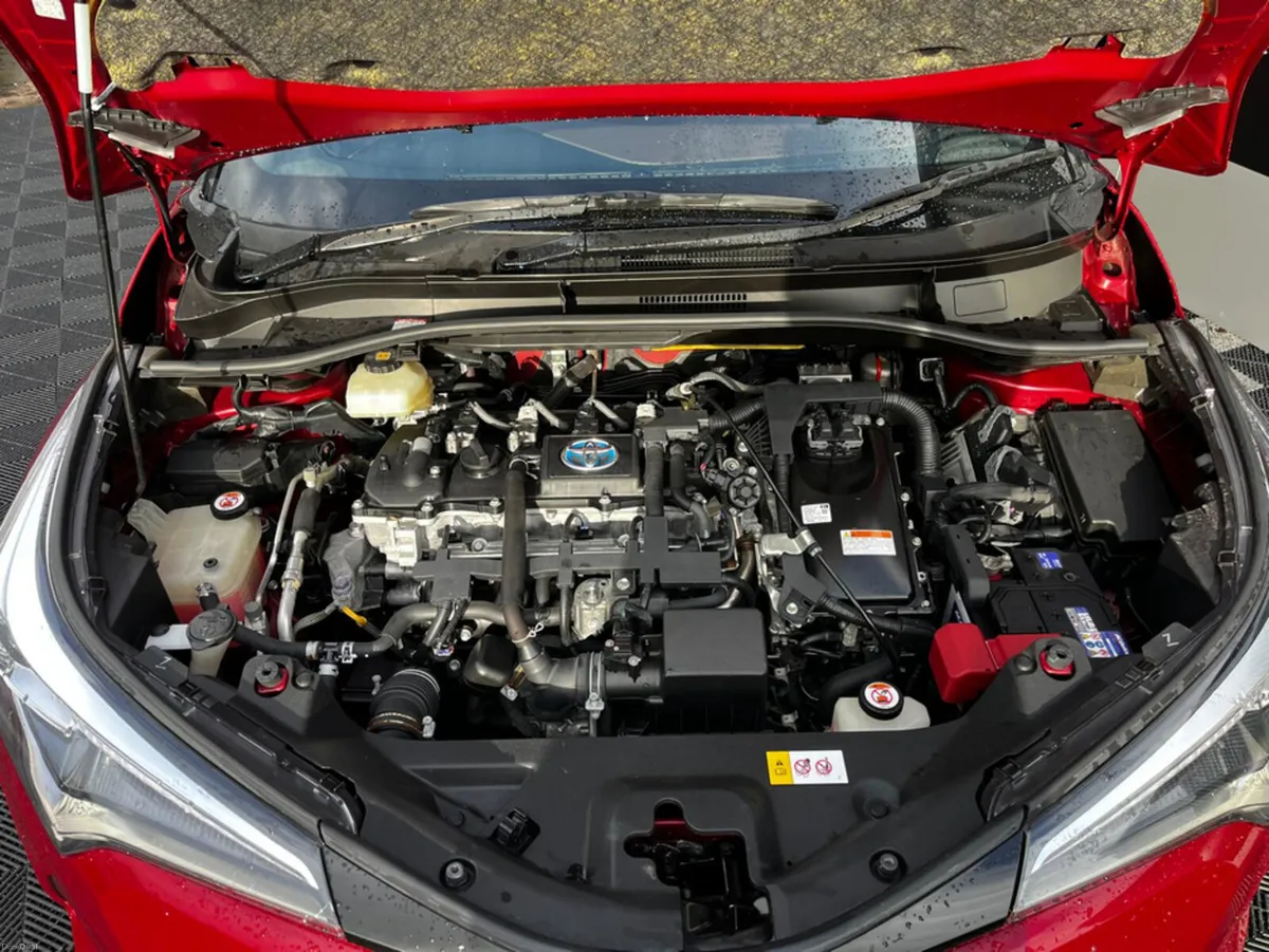 Toyota C-HR Toyoya CHR 1.8 self charging hybrid, l - Image 4