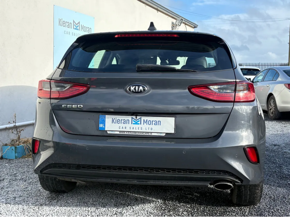 Renault Megane ICONIC 5DR - Image 4