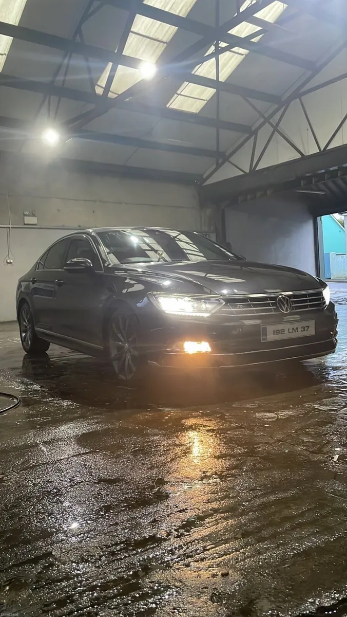 Volkswagen Passat R-LINE - 2.0L Manual - Image 1