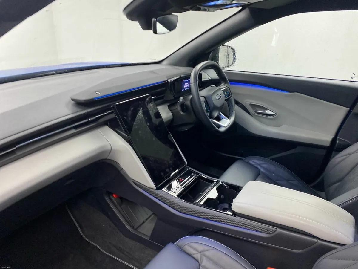 Ford Explorer Premium 77kWh Extended Range RWD - Image 3