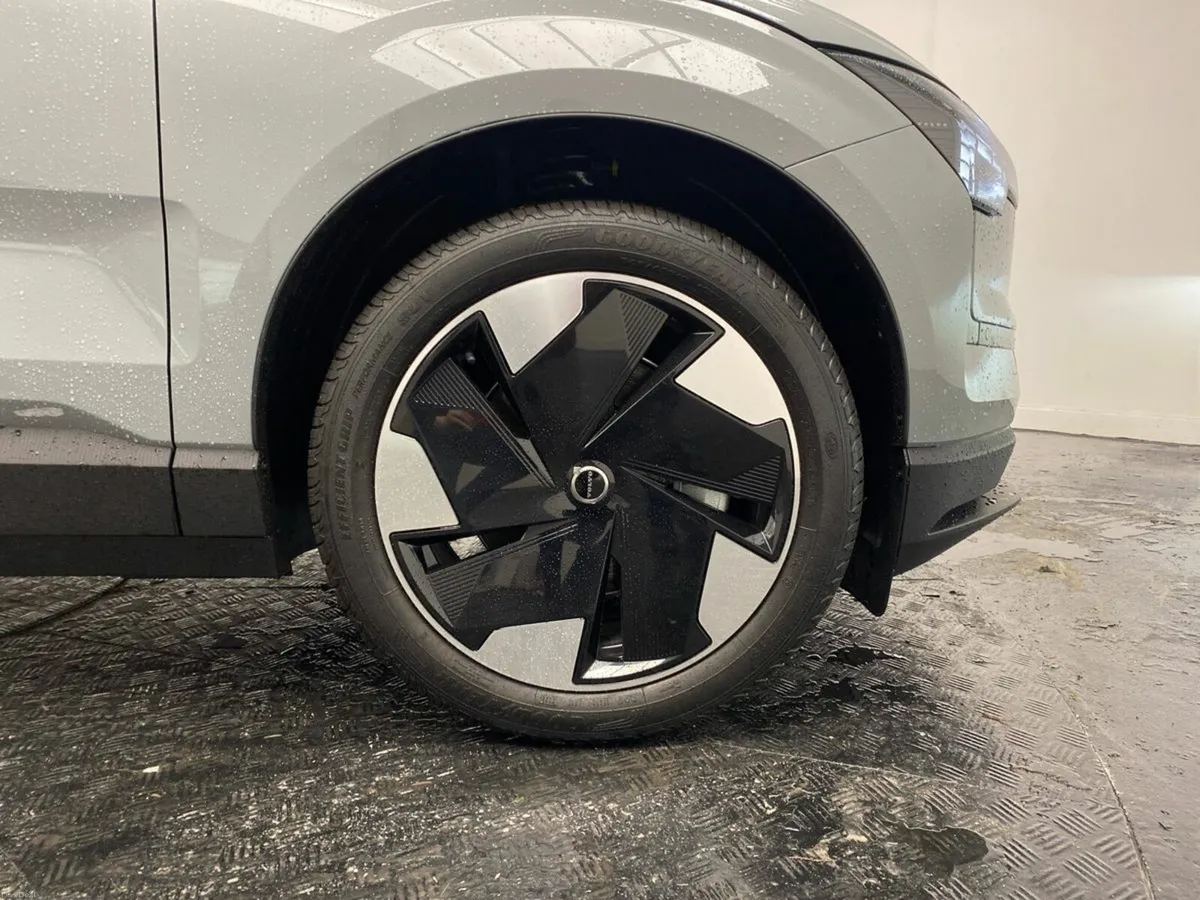 Volvo EX30 Vapor Grey Extended Range Plus with Ind - Image 6