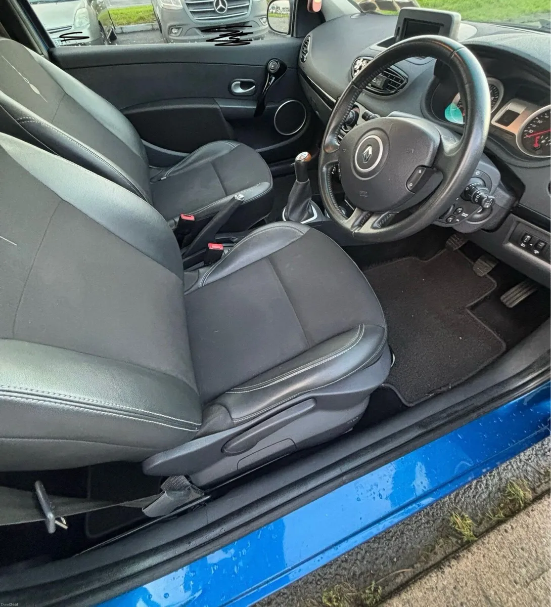 Renault Clio Dynamique TOM 3DR 2011 / Low Milage - Image 4