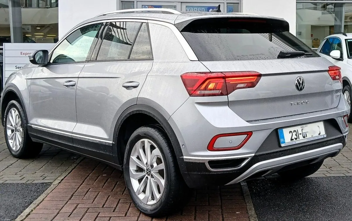 Volkswagen T-Roc Style 2.0 TDI 116HP **REAR VIEW C - Image 3