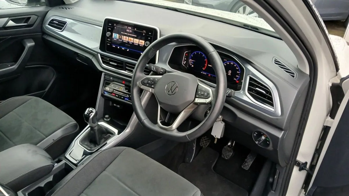 Volkswagen T-Roc Style 1.0 TSI 110HP **REAR VIEW C - Image 4