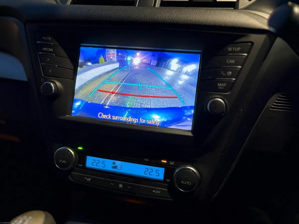 Toyota Avensis 1 6 D4D Business Edition Estate - Image 4