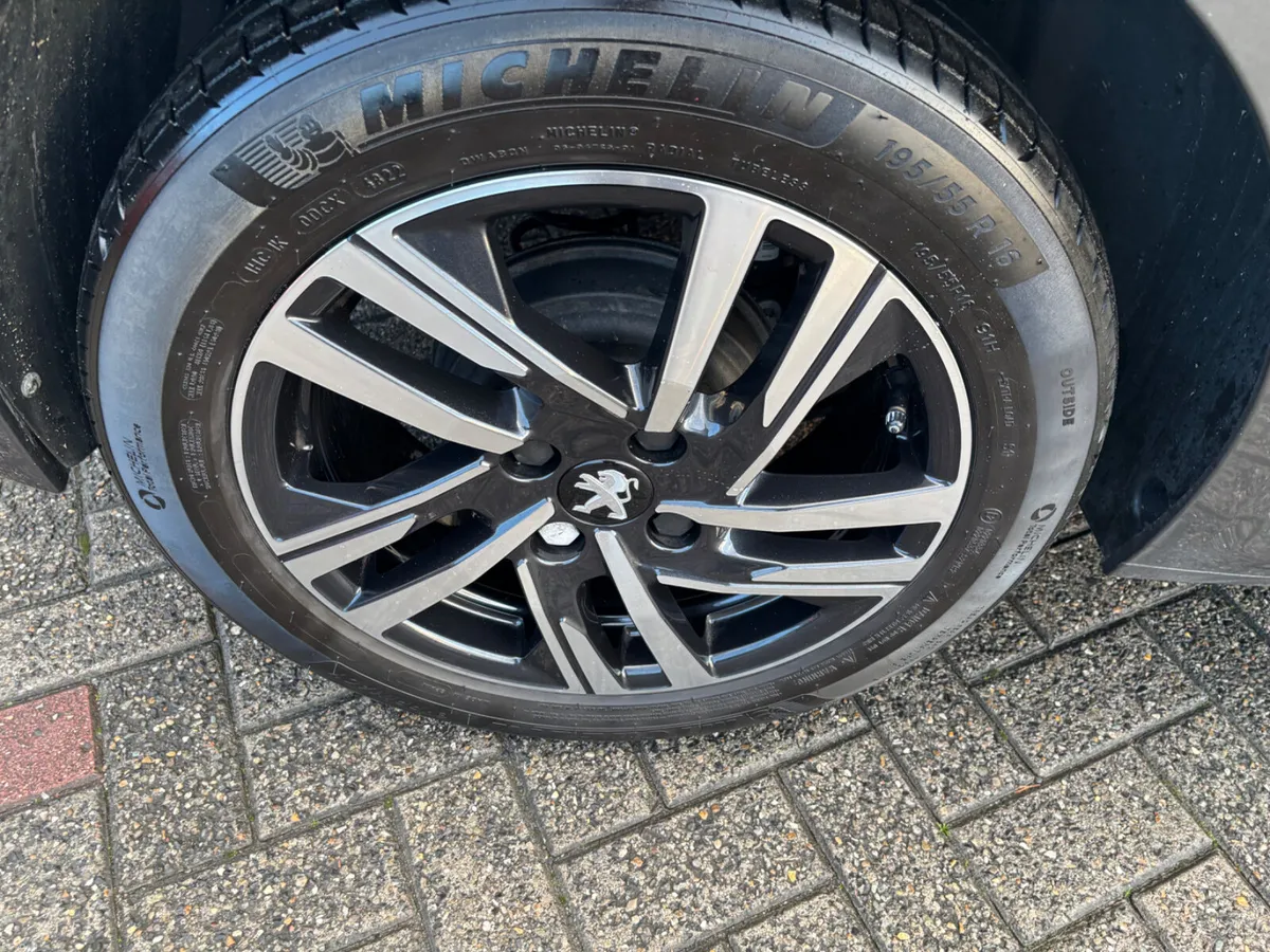 Peugeot 208 2023 - Image 4