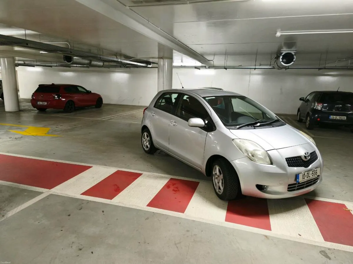 Toyota Yaris very low km - Image 1