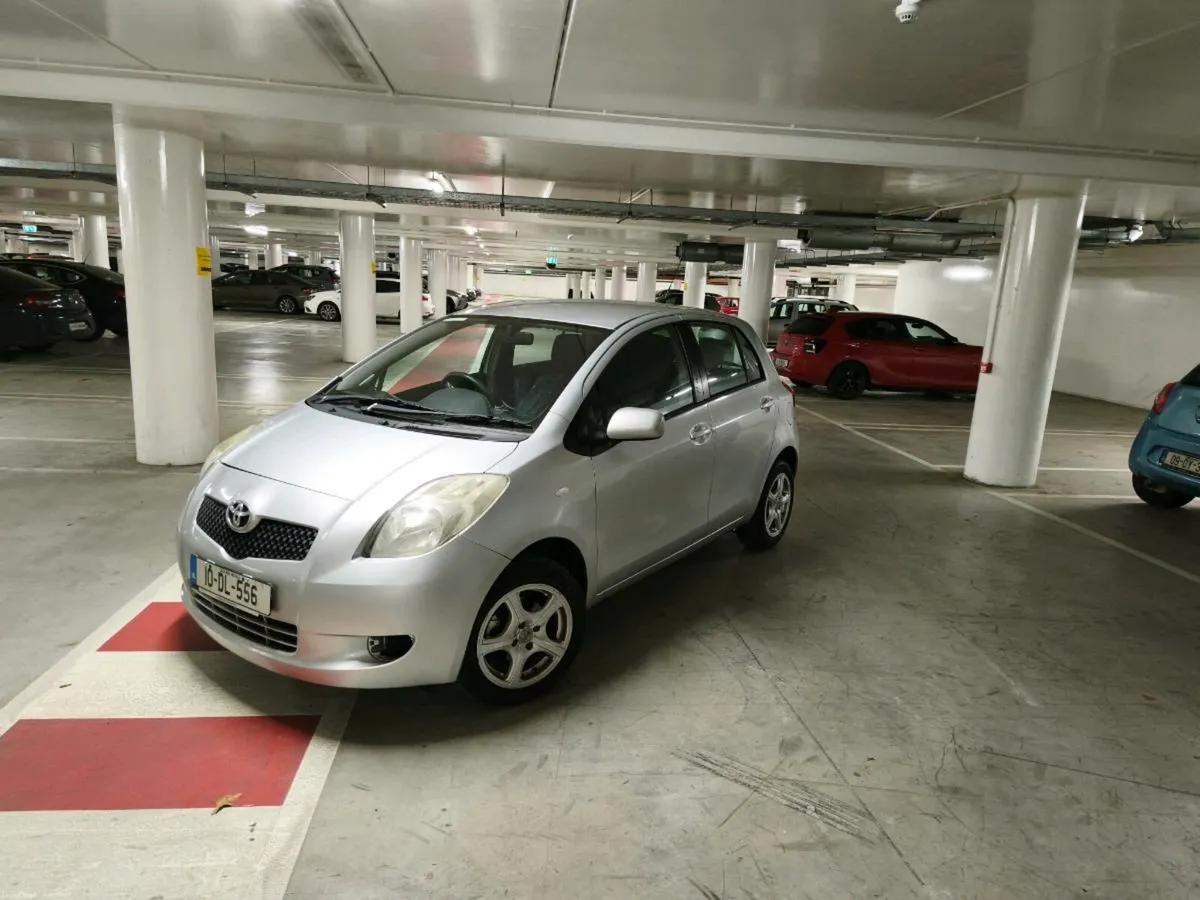 Toyota Yaris very low km - Image 2